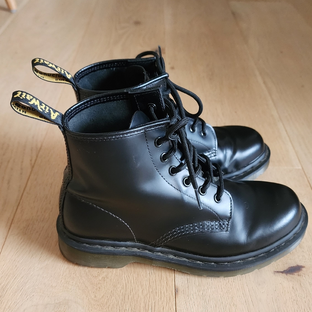 Women's DR. MARTEN 101 BLACK STITCH SMOOTH LEATHER ANKLE BOOTS SZ 7